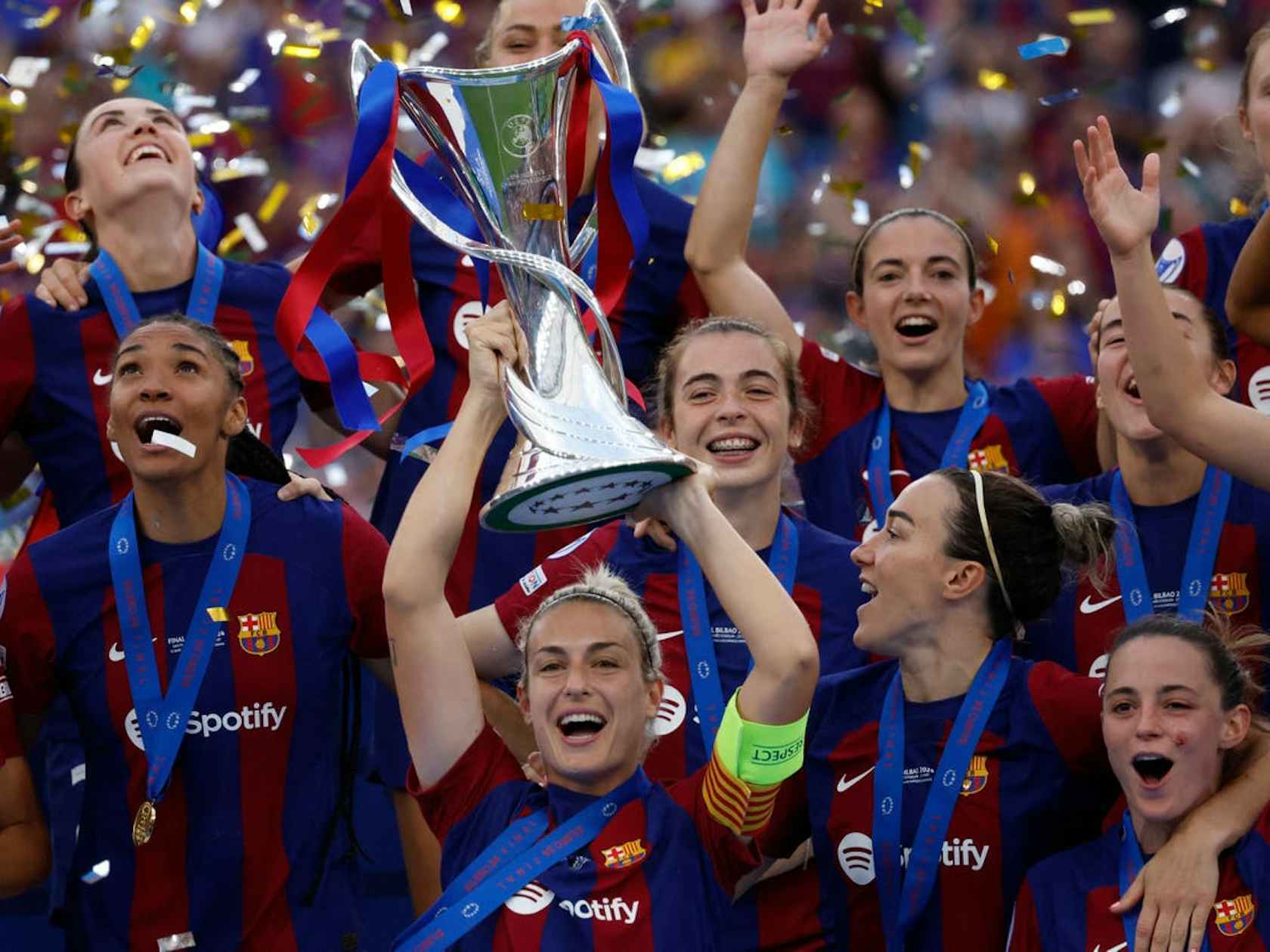 欧洲锦标赛女足决赛现场气氛火爆