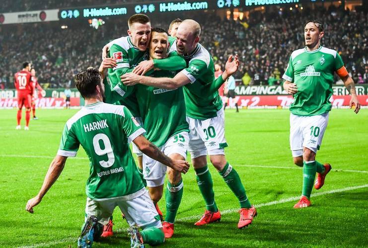 开云下载-狼堡主场不敌对手，遭遇首场失利