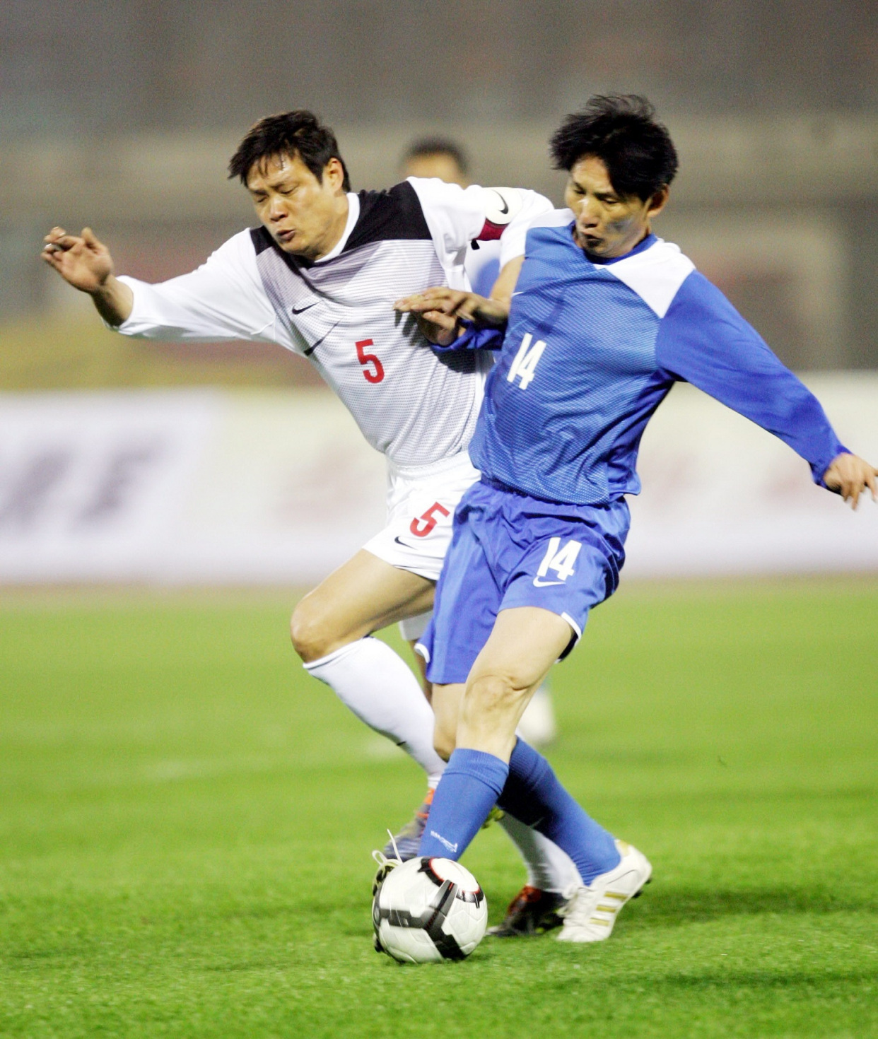 战无不胜,足球比赛见证荣耀 战无不胜,足球比赛见证荣耀