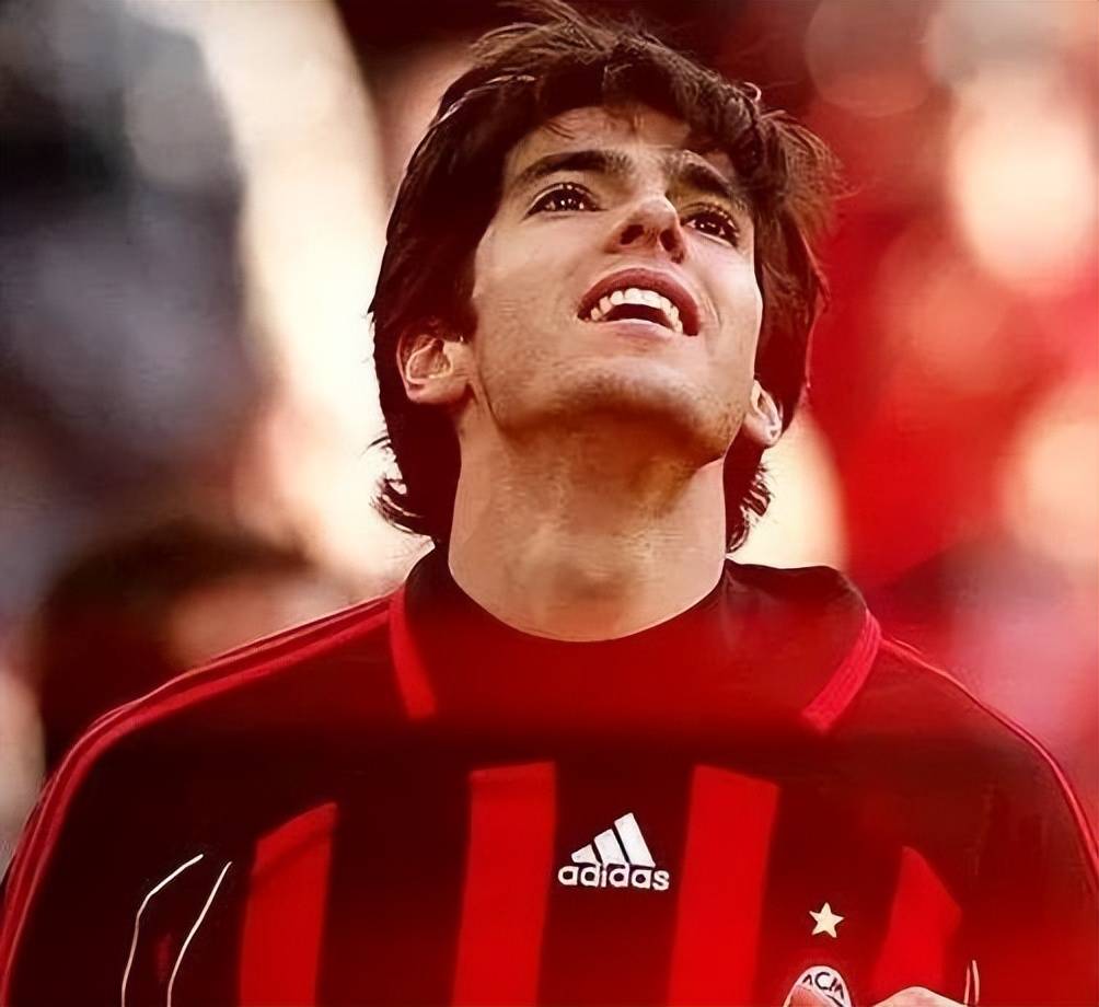 开云体育入口-关于AC米兰队员展现团结精神，士气高昂备战的信息