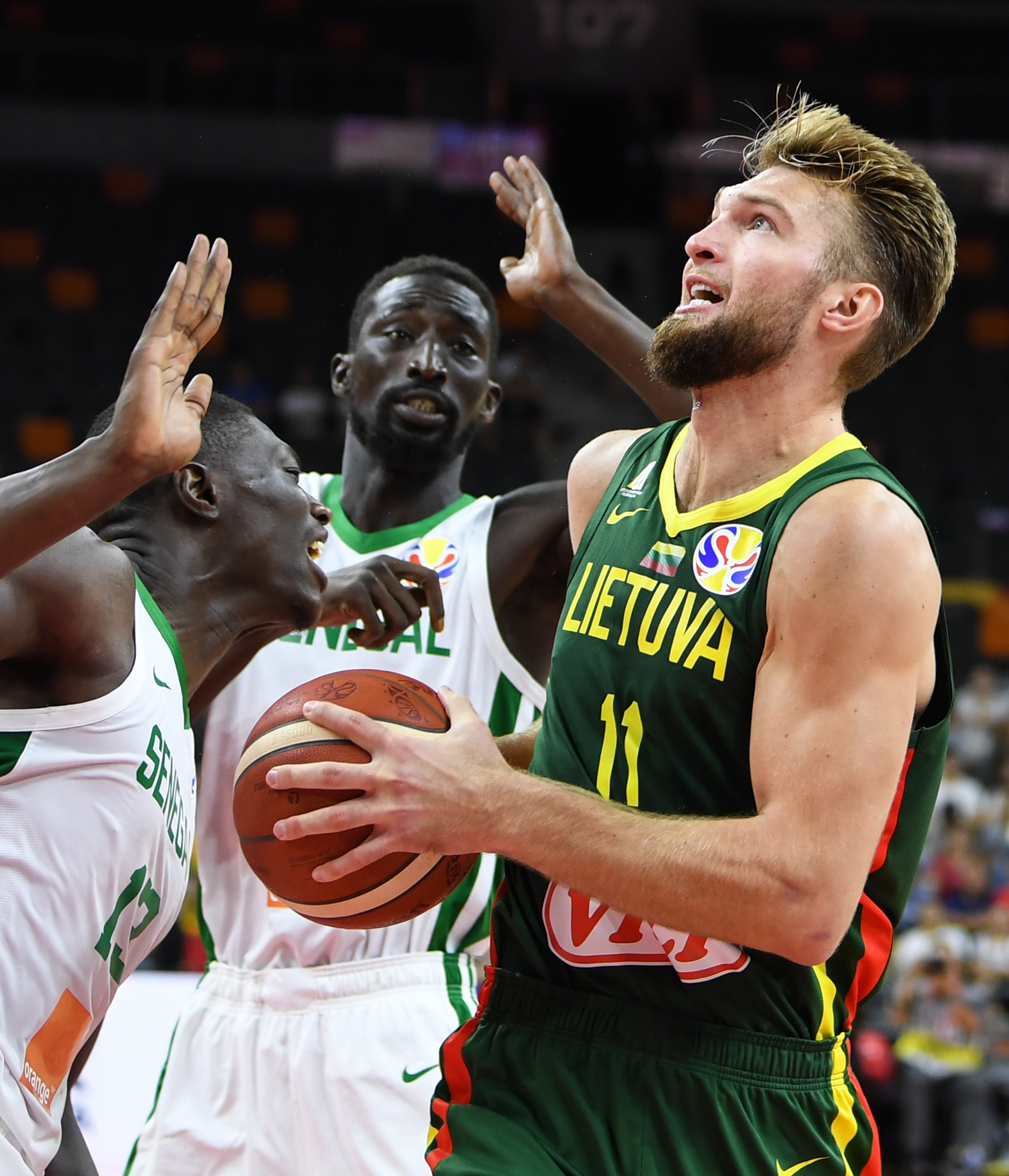 立陶宛队在与科索沃队的比赛中小胜对手