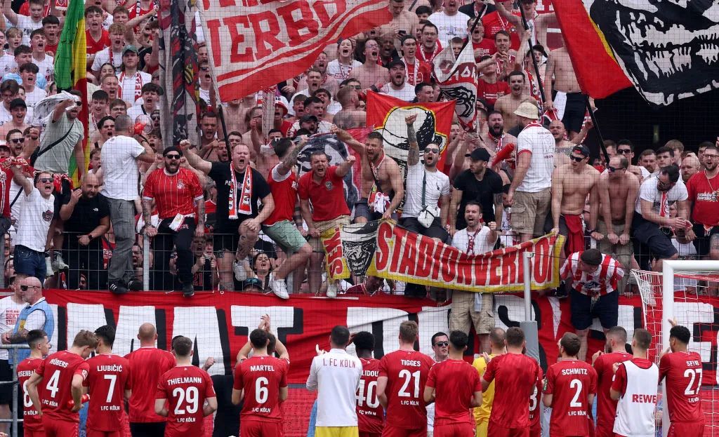 包含拜仁慕尼黑客场获胜，继续扩大领先优势的词条