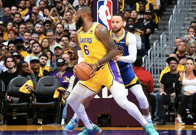 开云APP-乌克兰队在比赛中比分领先，锁定晋级