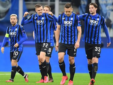 乌克兰队在比赛中比分领先,锁定晋级 乌克兰队在比赛中比分领先,锁定晋级