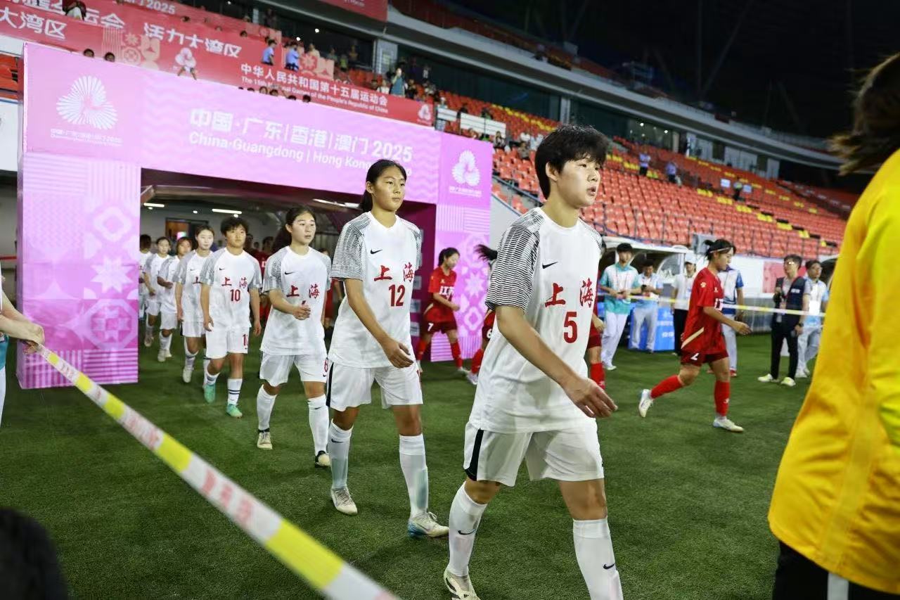 开云体育-青年足球联赛，一支年轻球队登上领奖台