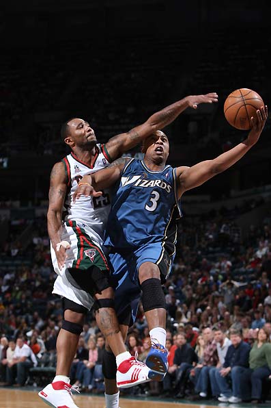 开云体育登录-阿联再闯高峰篮球巨星力压对手得到胜利的简单介绍