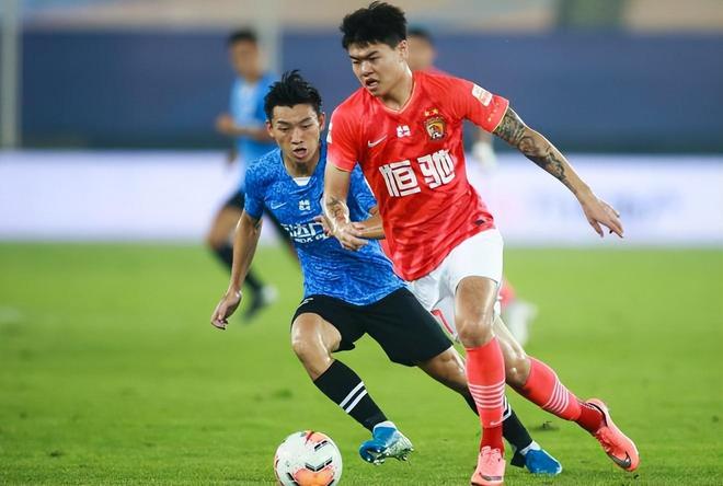 开云下载-球队内部气氛紧张，领导层加紧调解矛盾