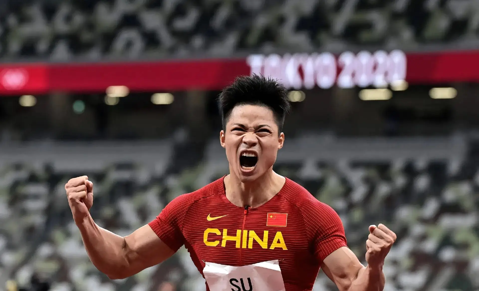 运动员在比赛中取得耀眼战绩 运动员在比赛中取得耀眼战绩