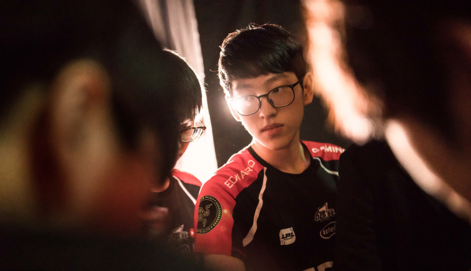 开云体育官网-CLG绝杀RNG，Scout打出惊人五杀小组赛3:0（巴黎）