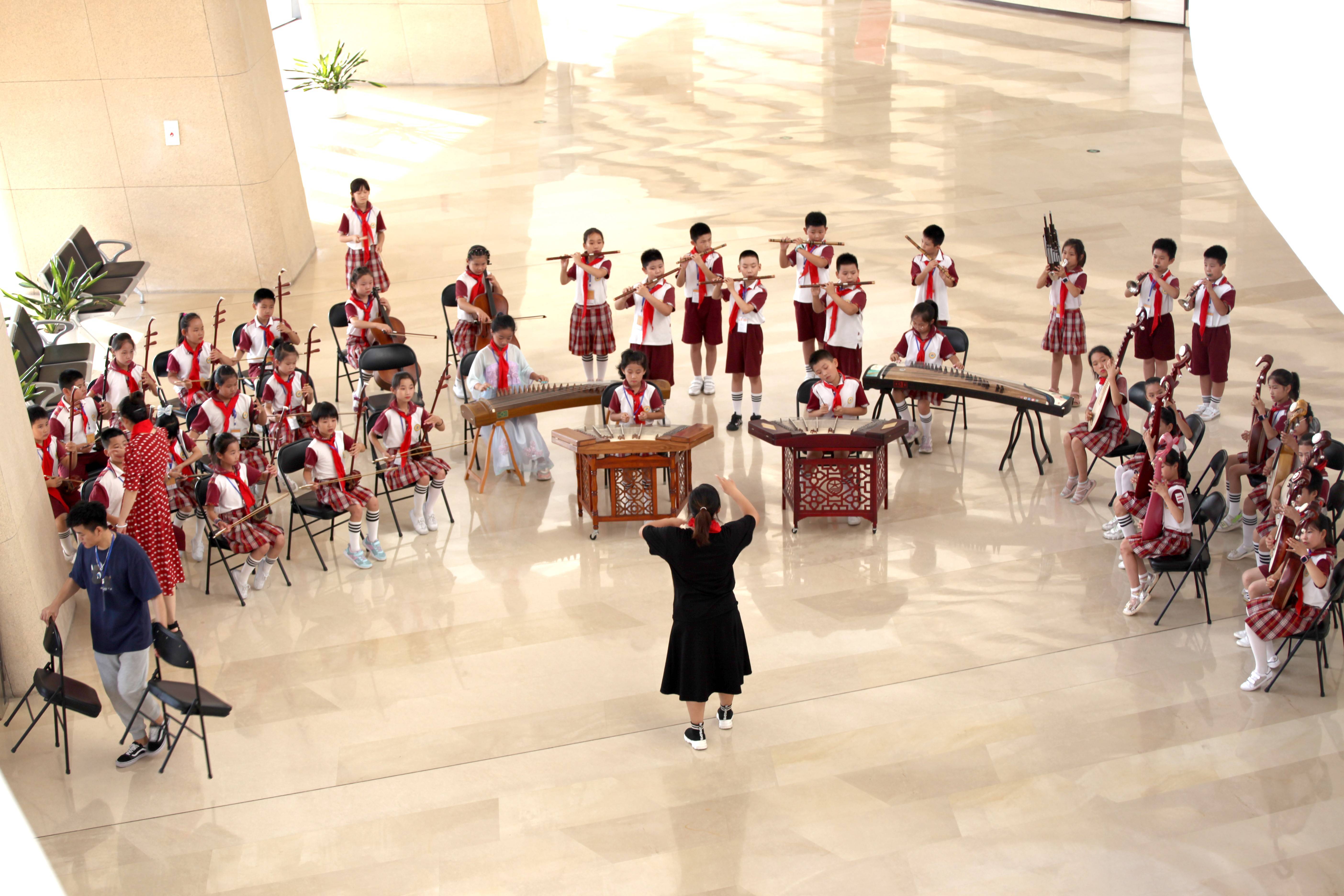 开云官网-精英云集，比赛观众纷纷驻足