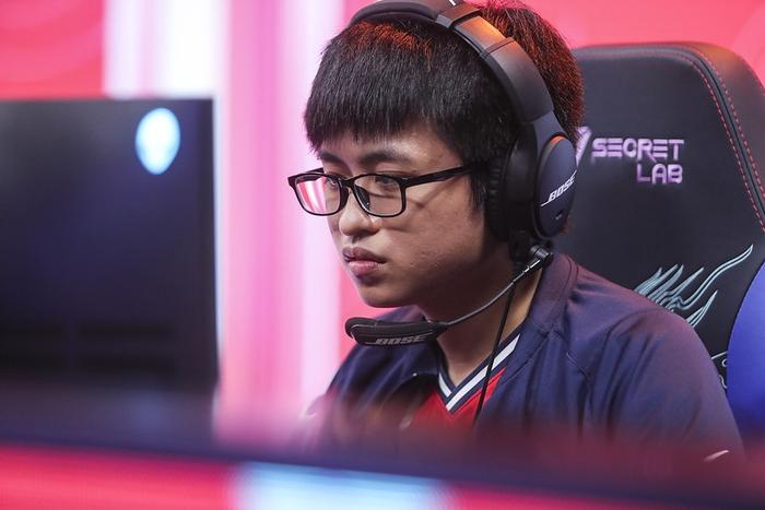 -EG碾压PSG，Perkz团战一打五淘汰赛3:2（柏林）