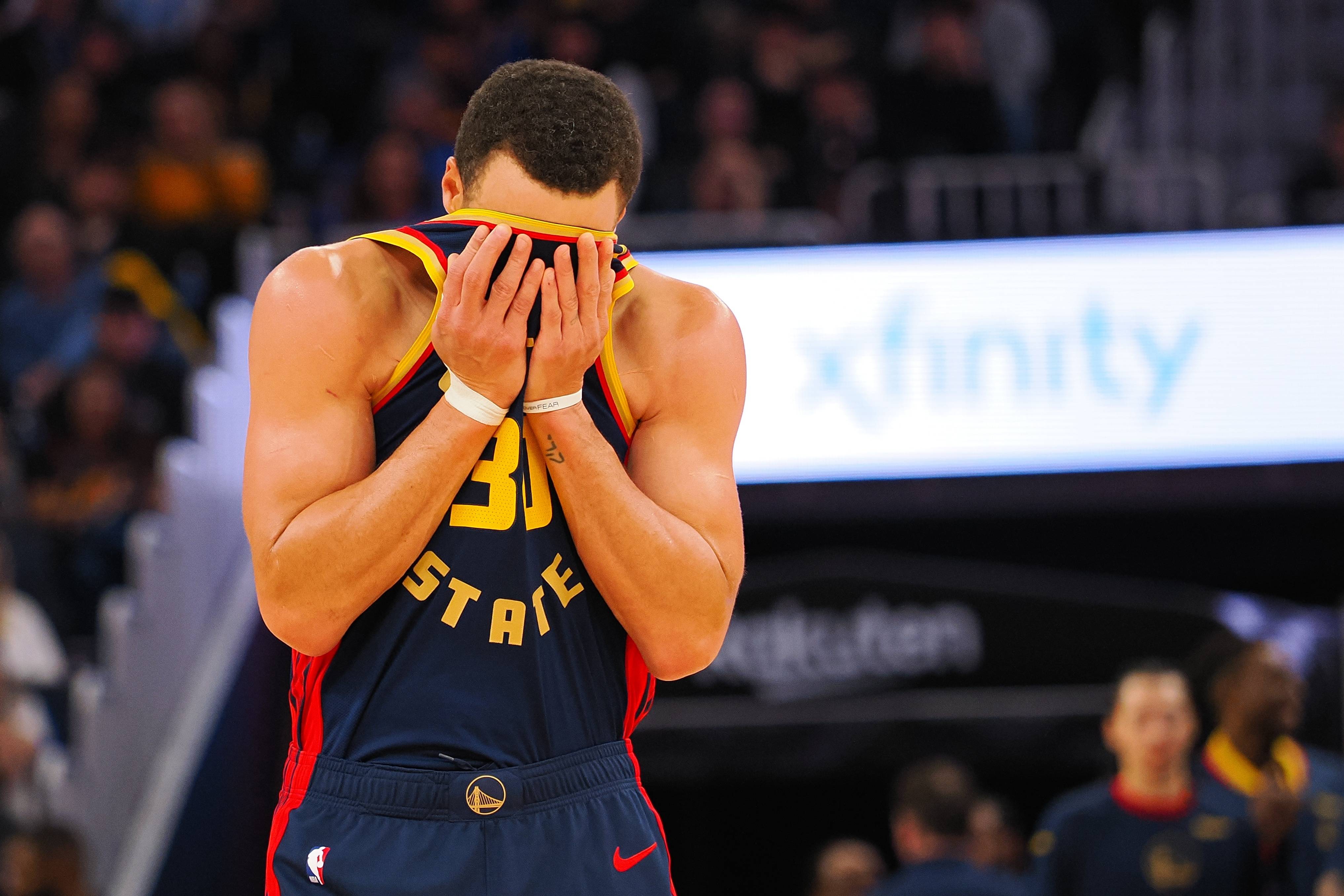 勇士近期表现不佳,陷入低谷期 勇士近期表现不佳,陷入低谷期