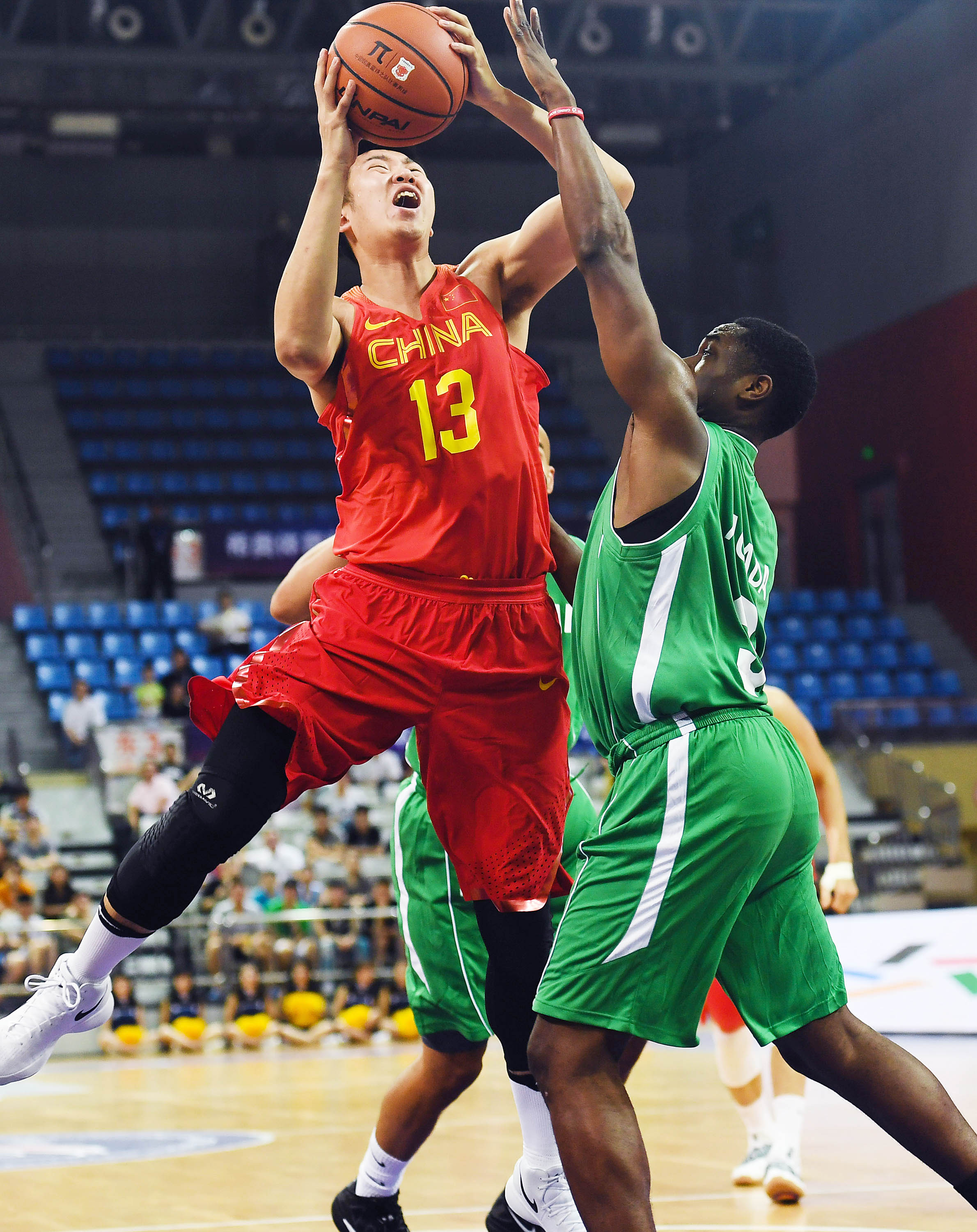 开云下载-关于灰熊爆冷尼日利亚男篮，拉文高光表现的信息