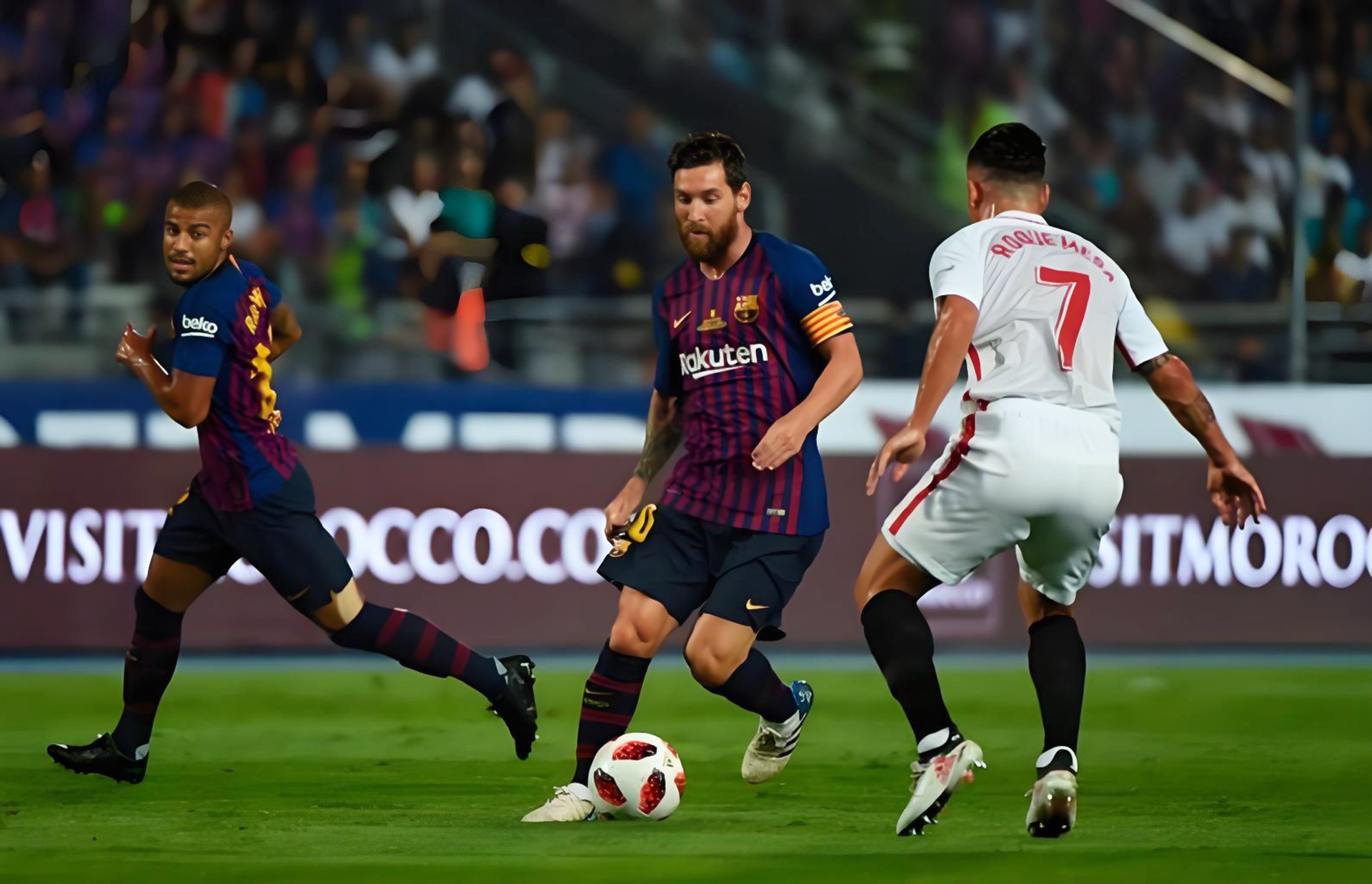 梅西登陆巴黎，国际足球震撼全场