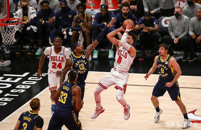 开云体育官方网站-活塞巅峰对决胜出公牛，霍勒迪主宰比赛走向