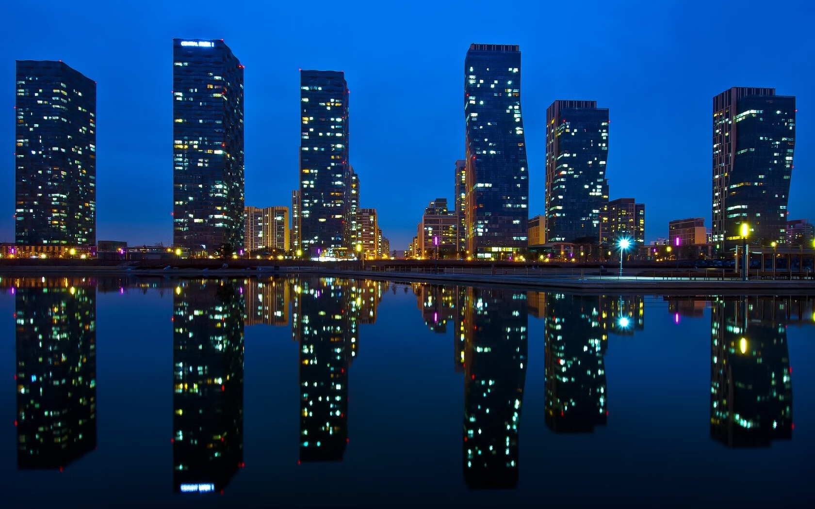 黄喜灿的魔法，一个韩国人如何在中芬对决中为亚洲足球正名