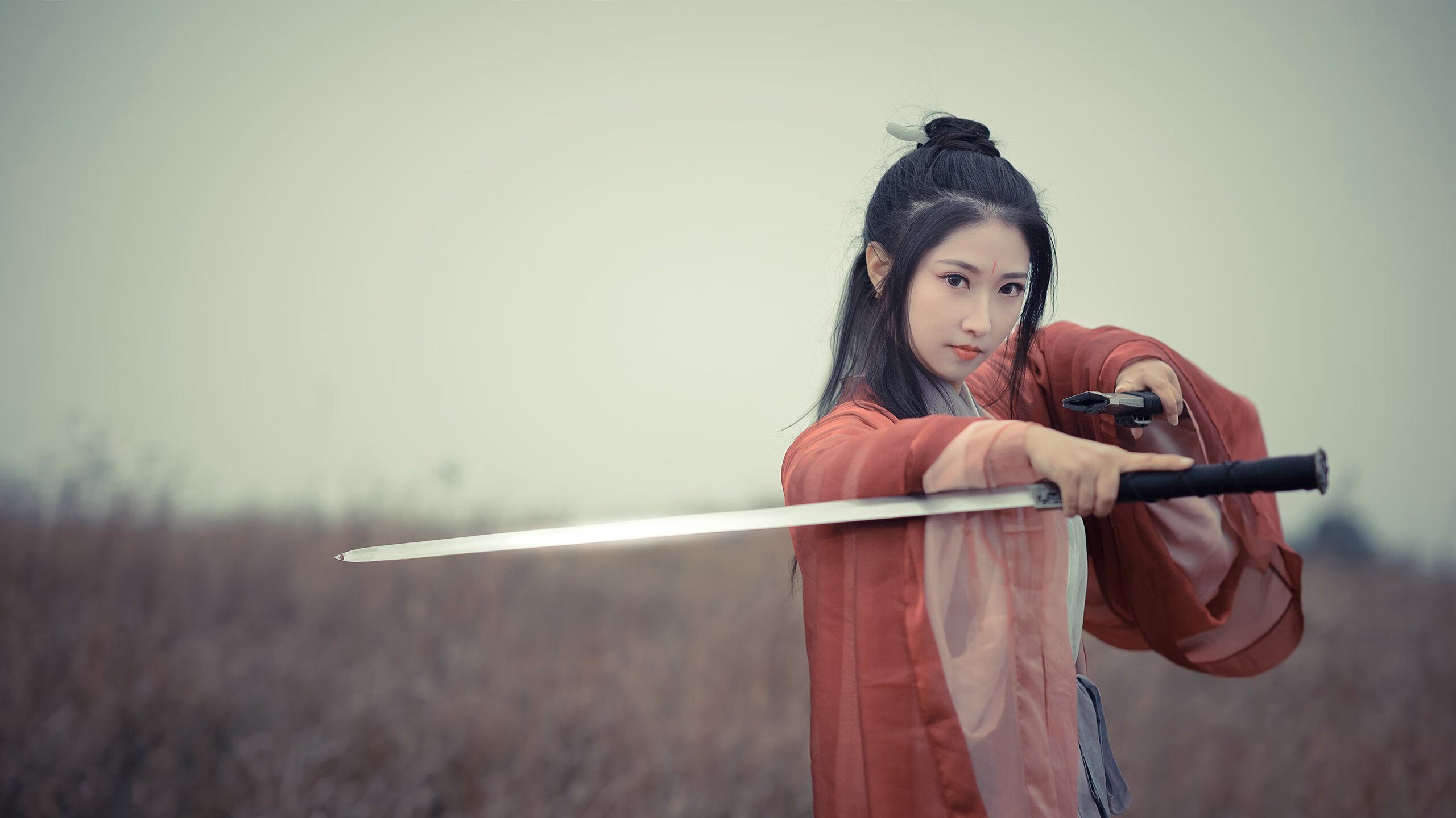 本泽马引爆欧陆烽火，英格兰铁骑与黄色潜水艇共写绿茵史诗