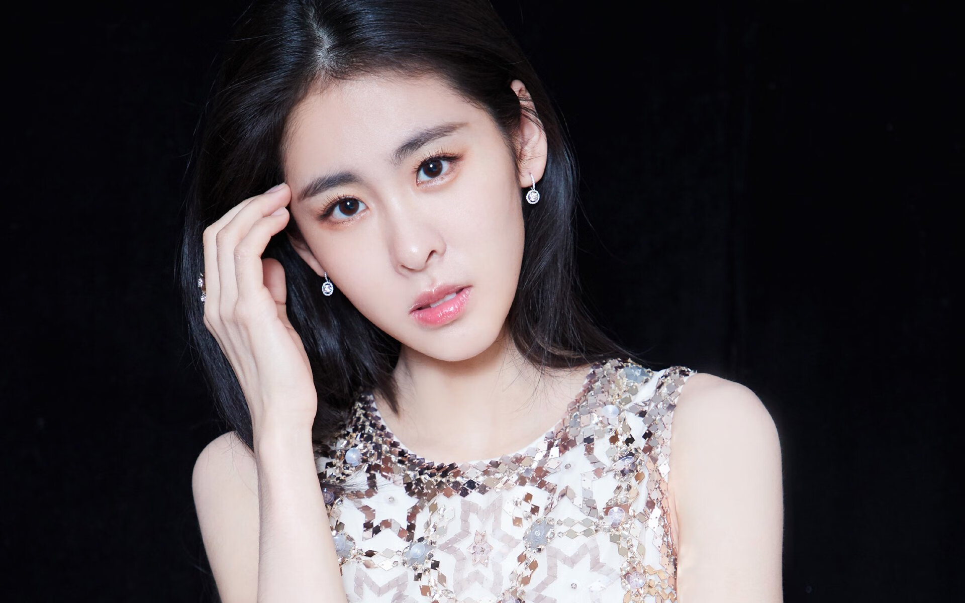 开云APP-双城记，当广东队用流水冲垮活塞，拉文正扮演着大场面先生